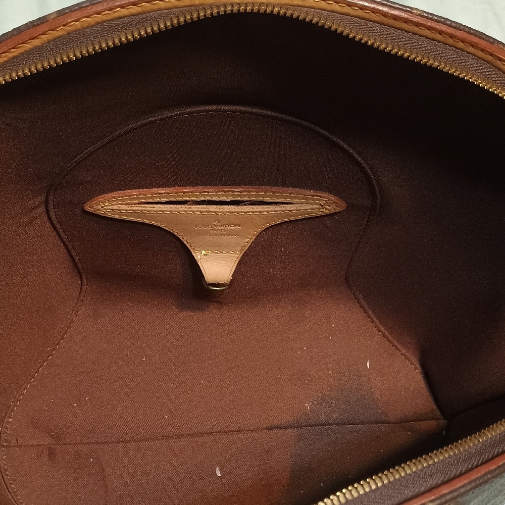 Louis Vuitton Classic Monogram Shoulder Bag - Picture 2 of 11
